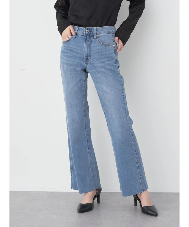 earth music&ecology セルフカットフレアデニムパンツ Light Indigo