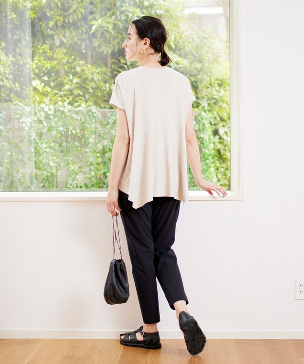 UNFILO 【シワになりにくい】BEAUTY FORM バックフレアTシャツ ベージュ