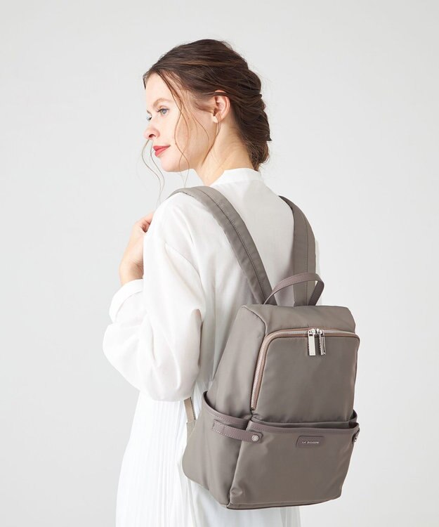 LA BAGAGERIE 【撥水ナイロン】ベーシックリュック グレージュ