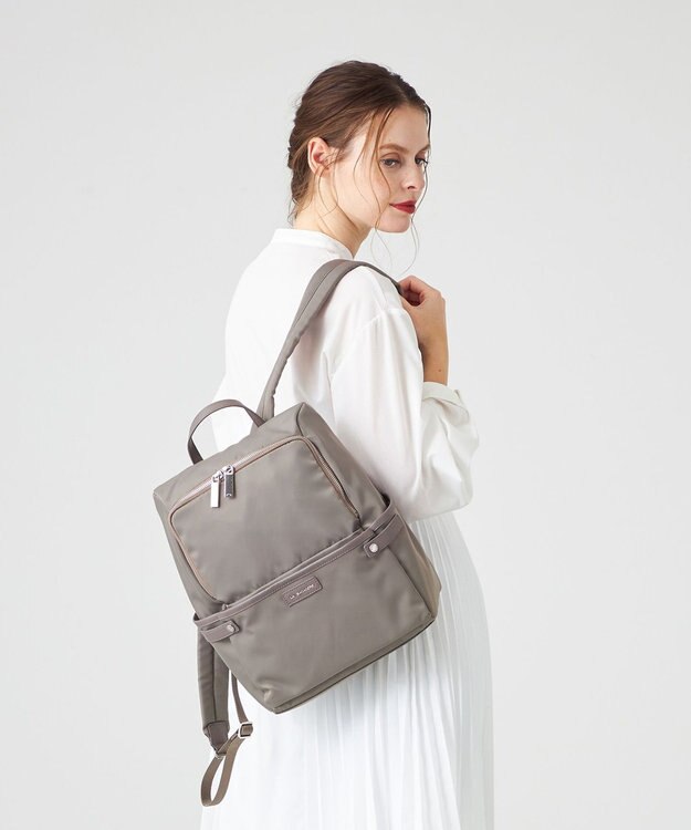 LA BAGAGERIE 【撥水ナイロン】ベーシックリュック グレージュ