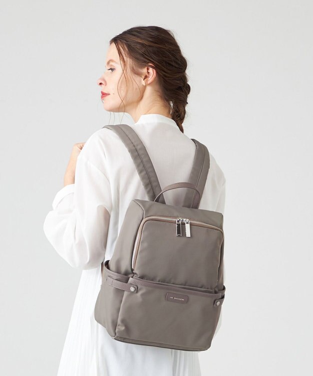 LA BAGAGERIE 【撥水ナイロン】ベーシックリュック グレージュ