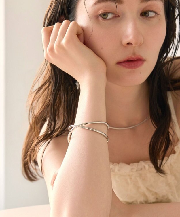 Phoebe 〈金属アレルギー対応〉フロークロスバングル　シルバー/ニッケルフリー シルバー