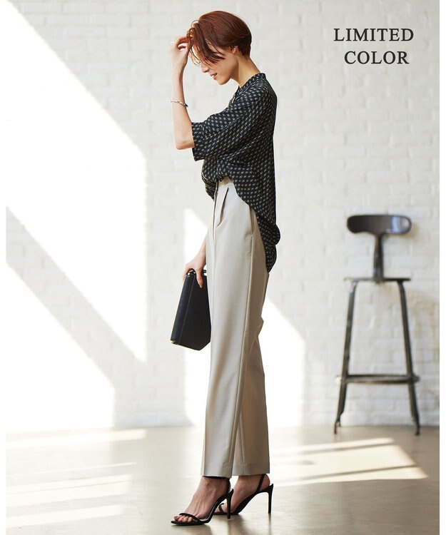 ICB 【人気のため新色追加・WEB限定カラーあり】BackSatinAmunzen 5分袖バンドカラーブラウス ブラック柄系［WEB限定］