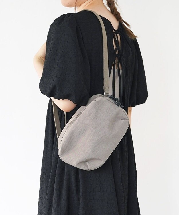 NIZYU KANO FUKUI SIWA ナイロンボディバッグ Sサイズ グレージュ