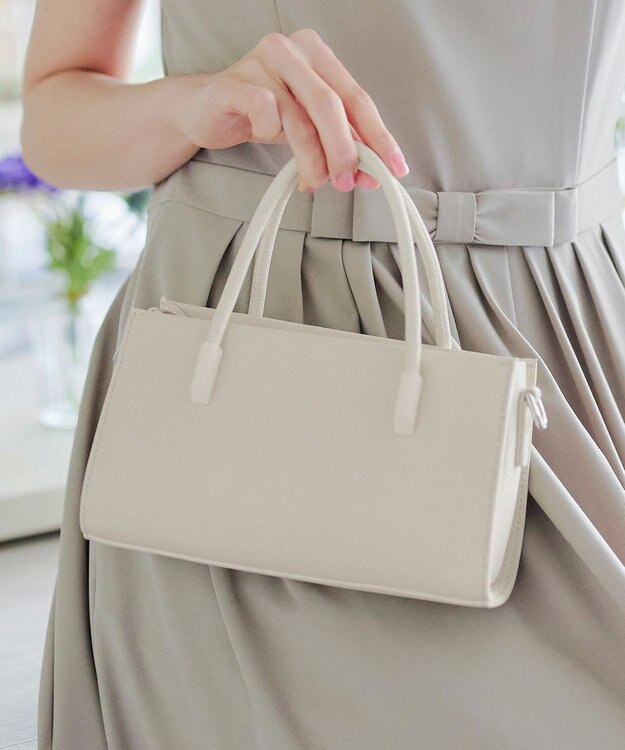 Tiaclasse 【本革】ショルダーストラップ付きスクエアミニバッグ アイボリー