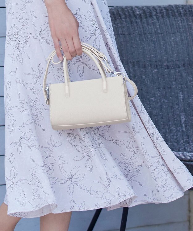 Tiaclasse 【本革】ショルダーストラップ付きスクエアミニバッグ アイボリー