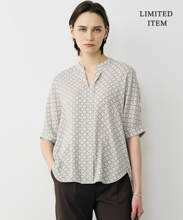 ICB L 【先行予約・WEB限定】BackSatinAmunzen 5分袖キーネックブラウス トープ×スクエアビット柄