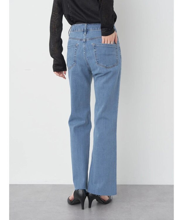 earth music&ecology セルフカットフレアデニムパンツ Light Indigo