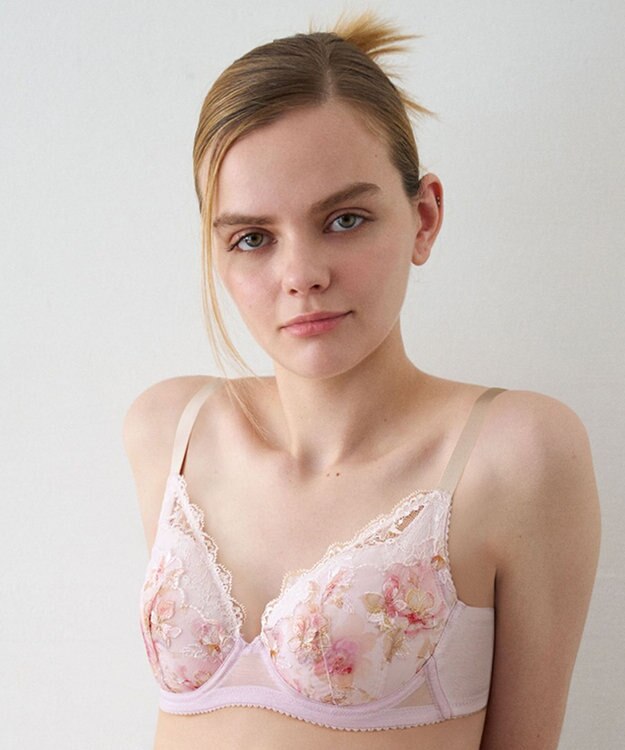 WACOAL 【小さく見せるブラ】 レーシィ ブラジャー 着やせ効果 コンパクトにメイク バストの突出をおさえる 背中の段差を軽減 大きいサイズ レディース BRB453 /ワコール パープル