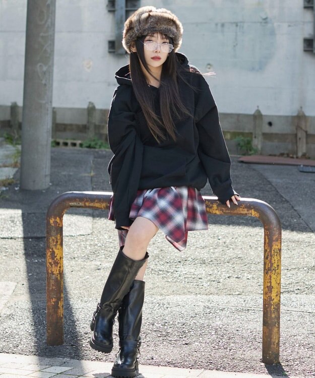 WEGO 【ユニセックス着用ITEM】エンボスステッチロゴプルパーカー ブラック