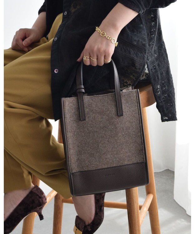 INTER-CHAUSSURES 【RIPANI】レザーハンドルフェルトバッグ ダークブラウンコンビ