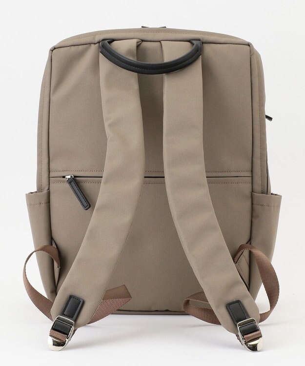 Y'SACCS ベルトスクエアリュックサック グレージュ