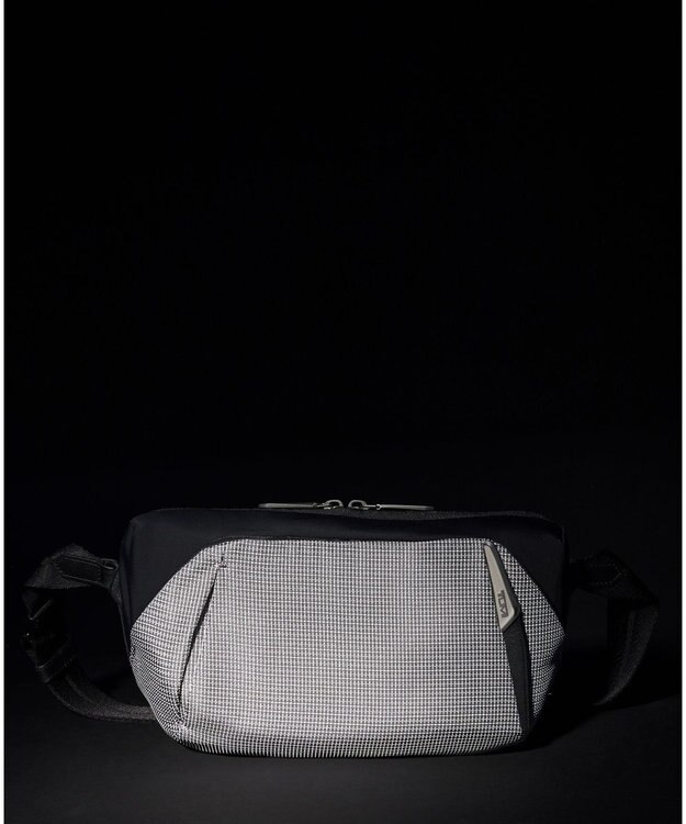 TUMI TUMI AXIS ミディアム・スリング ブラック リフレクティブ