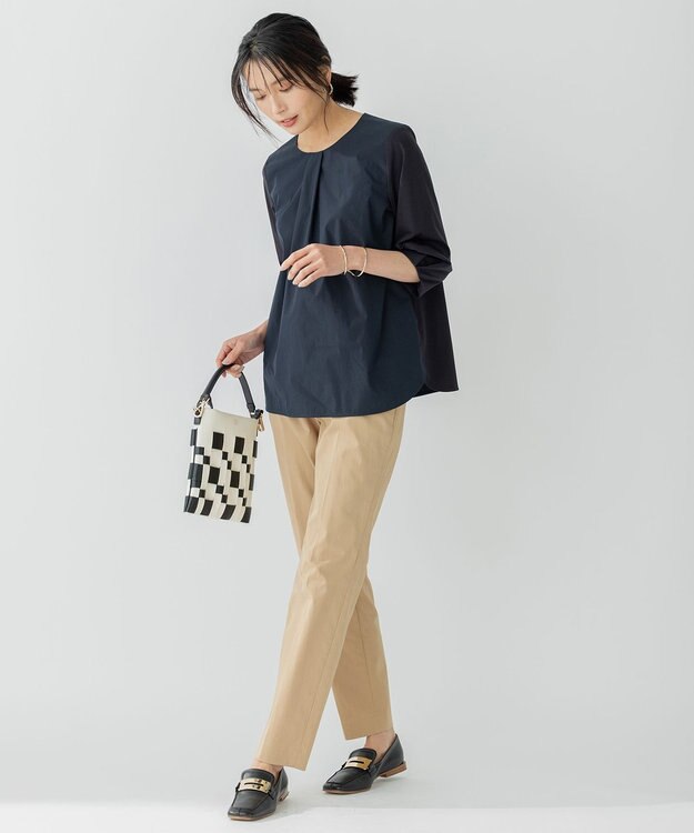 23区 【洗える】コットンナイロンサテンストレッチ パンツ ベージュ系