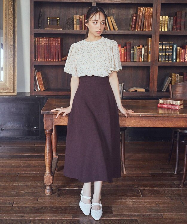 earth music&ecology マジョリカプリーツ半袖ブラウス Flower Beige