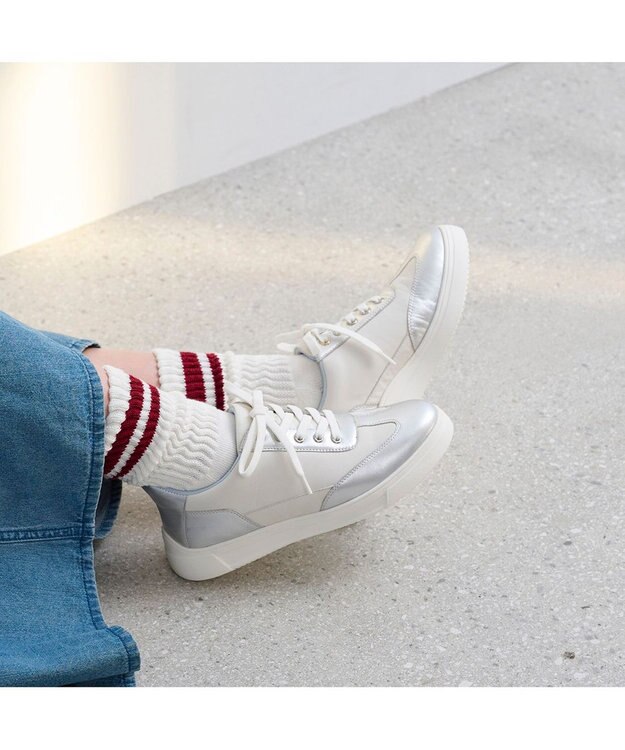 ing <ing>ハンズフリーレースアップスニーカー シルバーコンビ