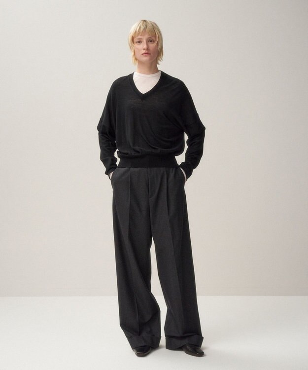 ATON SHEER WOOL | Vネックセーター BLACK
