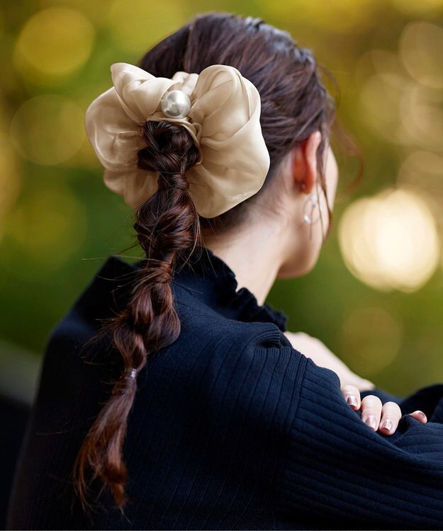 Tiaclasse パール付きオーガンジーシュシュ ベージュ