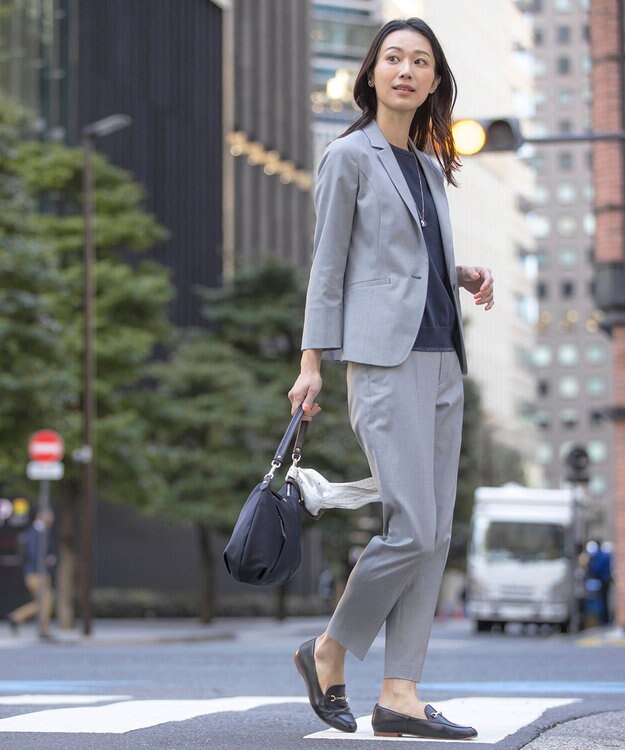 J.PRESS LADIES L 【セットアップ対応・洗える・撥水・防汚】コットンFITTYシャーク テーパード パンツ ライトグレー系