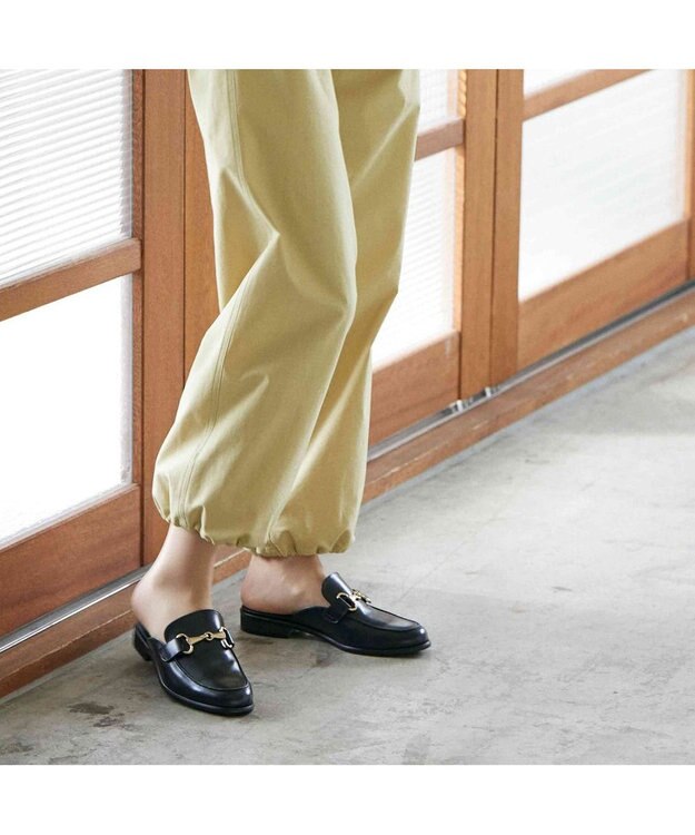 ing <ing>ビット付ミュールローファー ブラック