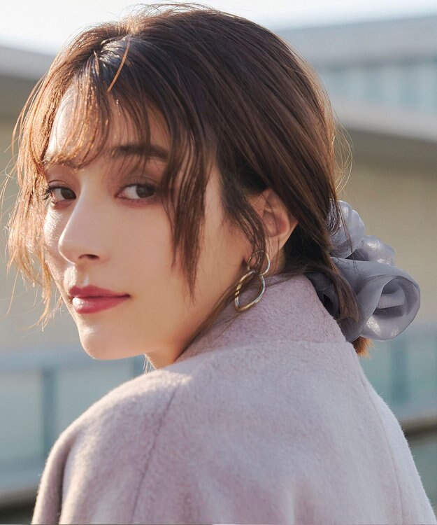 Tiaclasse パール付きオーガンジーシュシュ ブルー