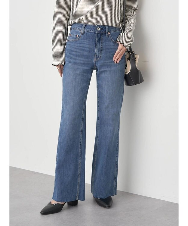 earth music&ecology セルフカットフレアデニムパンツ Medium Indigo