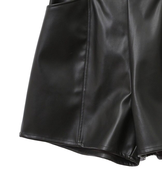 earth music&ecology シンセティックレザーショートパンツ Black