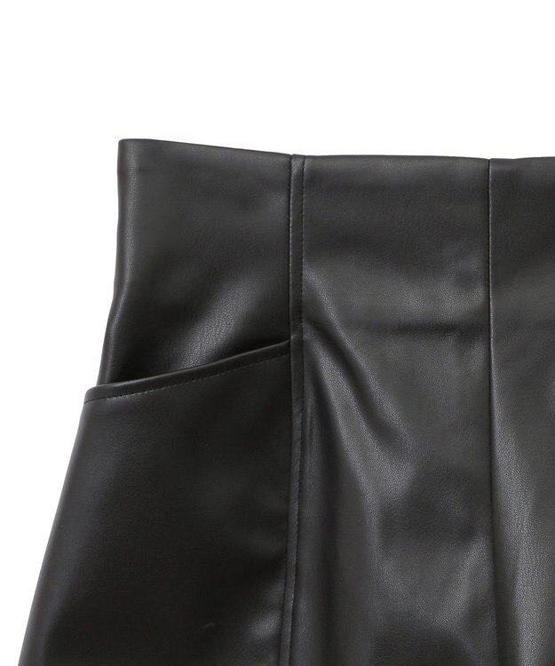 earth music&ecology シンセティックレザーショートパンツ Black