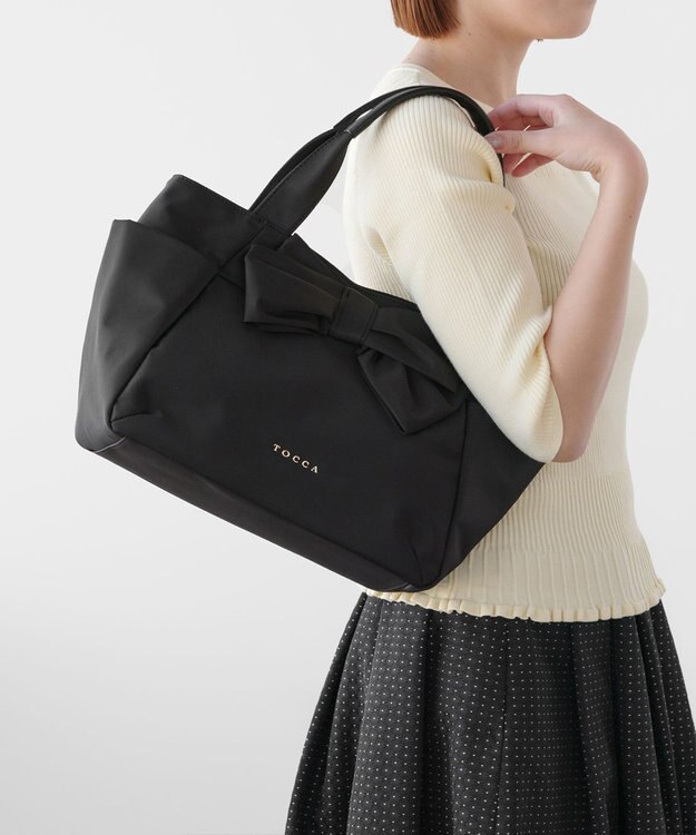 TOCCA 【大人百花掲載】KNOT IN HEART NYLONTOTE M トートバッグ M ブラック系