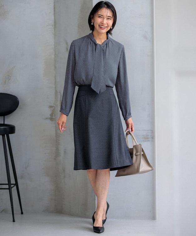 23区 【洗える】スクエアチェーンプリント ブラウス ネイビー系