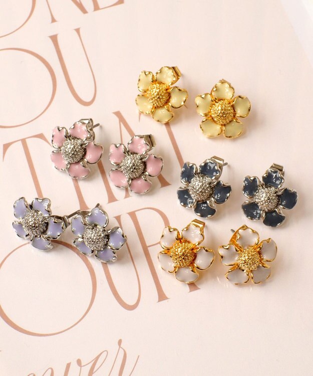 Tiaclasse カラーフラワーピアス オフホワイト×ゴールド