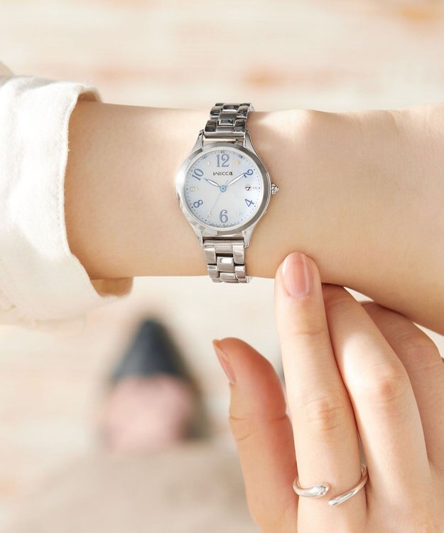 CITIZEN 【ソーラーテック電波時計】wicca ときめくダイヤ 日付あり バンド調整が簡単 5気圧防水 シルバー