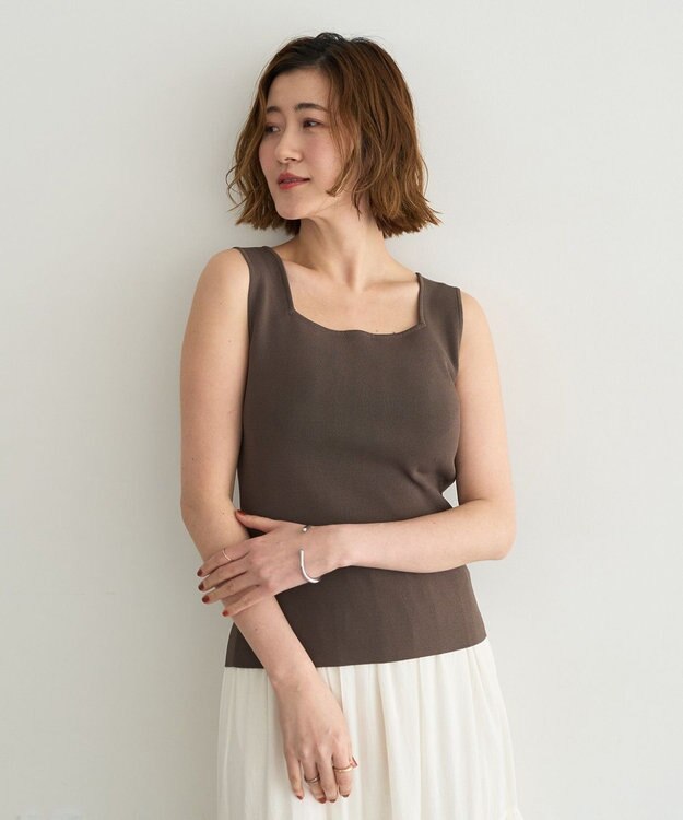 YECCA VECCA 2wayスクエアノースリーブニット Brown