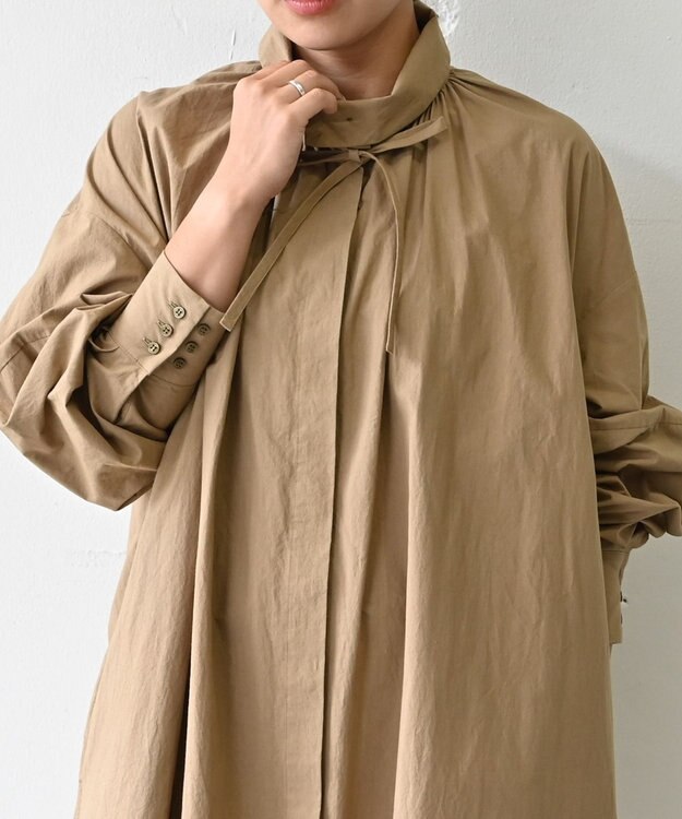 muuc 〈多彩な着方が叶う〉〈衿立て＆衿折り〉〈遠州織物の工場で織られた上質なコットン生地〉リボン紐付き多様衿 シャツワンピース ベージュ