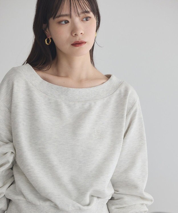 earth music&ecology ショート丈ワンポイント刺繍オフショルスウェット Oatmeal