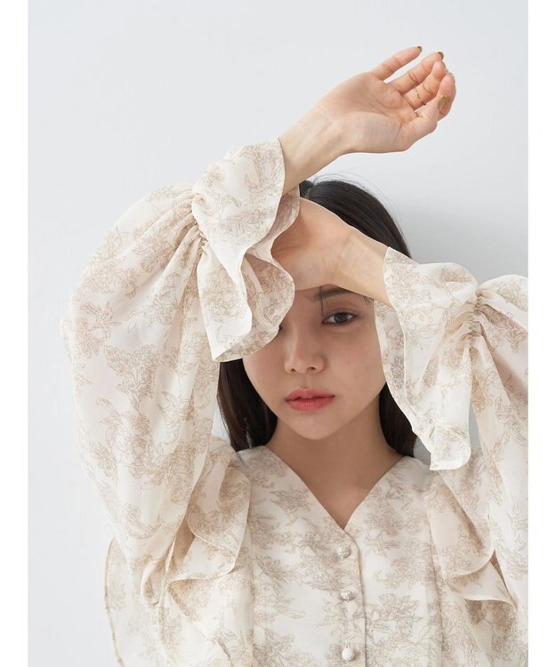 earth music&ecology 花柄ラッフルブラウス Ivory