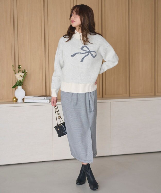 Feroux 【洗える】リボン柄ハイネック プルオーバーニット アイボリー