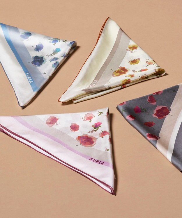 MOONBAT FURLA(フルラ)シルクツイル 水彩フラワー スカーフ 88cm×88cm ペールピンク