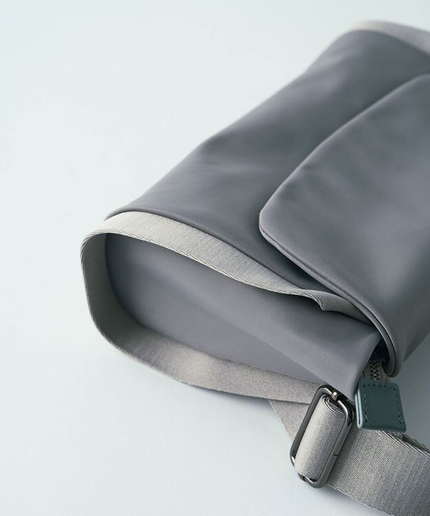 MIYABIYA LAQUOH【撥水加工】ミニマルナイロン ボディバッグ グレー