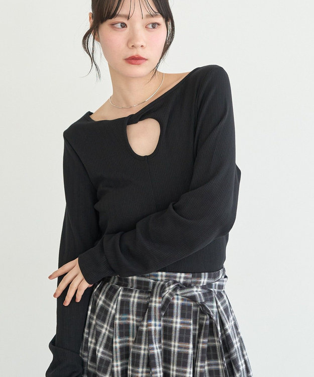 earth music&ecology 【前後2WAY】ツイストカットアウトプルオーバー Black