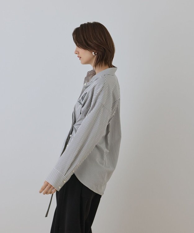 GRACE CONTINENTAL エンブレム刺繍シャツ ブラック