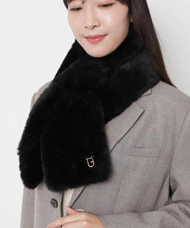 MOONBAT FURLA（フルラ）ビッグ差し込みファーティペット  アーチロゴ フェイクファー ブラック