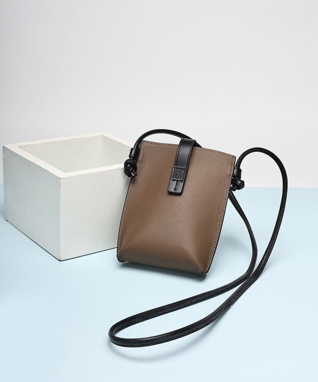 style code 【PADMA/パドマ】ベルトデザイン　シュリンクレザーマルチポシェット グレージュ