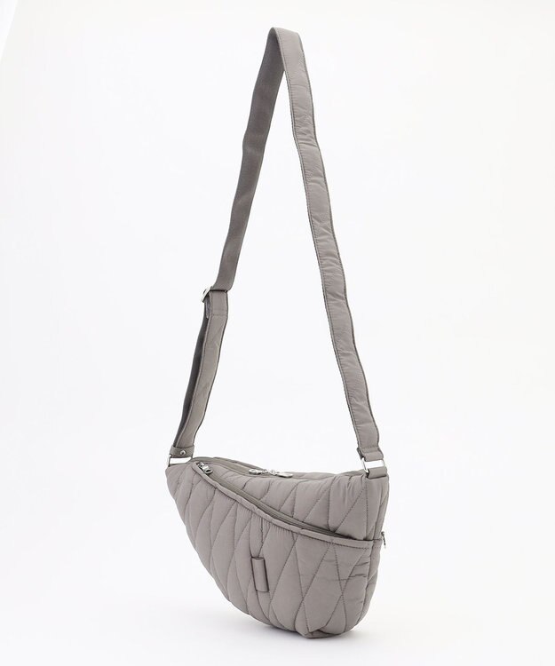 Y'SACCS バイアスキルトショルダー グレージュ