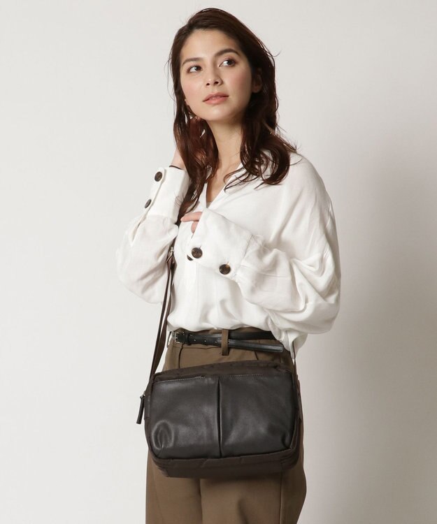 Y'SACCS ナイロン×牛革コンビシリーズ　ショルダー チョコ