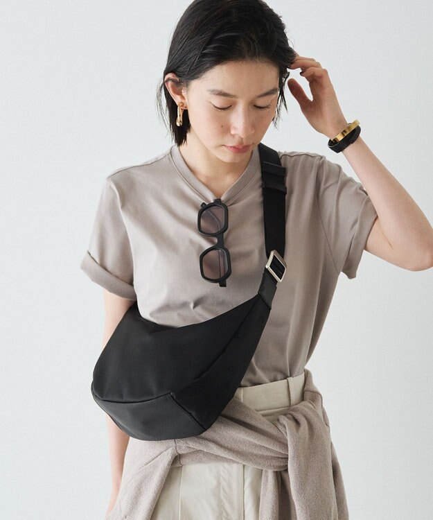 russet ナイロンラウンドショルダーバッグ (CE-1327-WEB) Black2