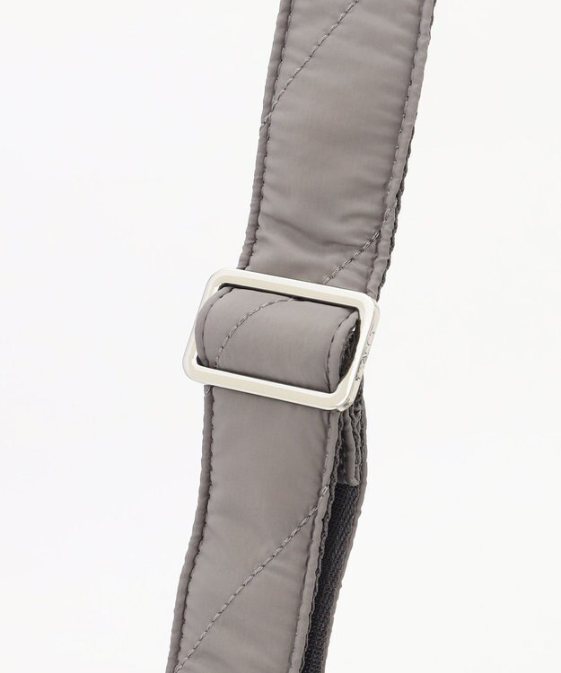 Y'SACCS バイアスキルトショルダー グレージュ