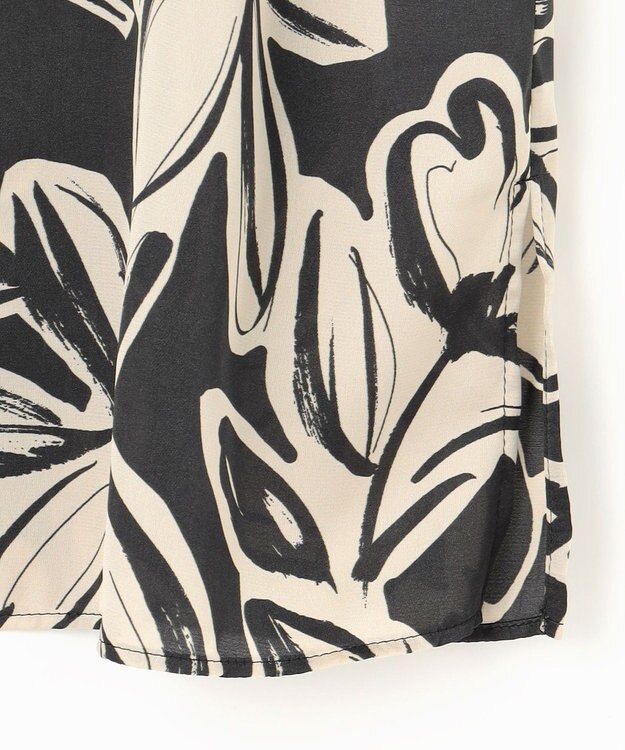 自由区 【カタログ掲載・洗える】モノトーンフラワープリント ブラウス オフｘブラック