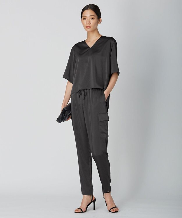 ICB 【WEB限定カラーあり・洗える】Calm Vネックブラウス チャコールグレー系