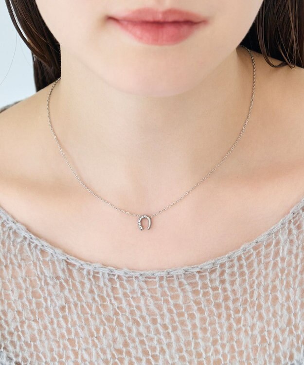 Phoebe 〈金属アレルギー対応〉グロッシーミニホースシューネックレス　シルバー　ステンレス/馬蹄/蹄鉄/ラッキーモチーフ/ギフト/プレゼント